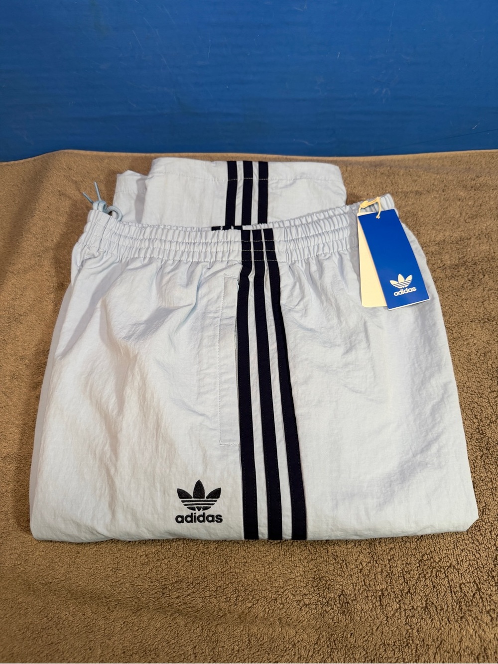 Adidas 3s cargo pants
Brand new